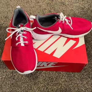 Nike Roshe One Flyknit, size 7